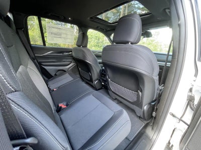 2027 Jeep Grand Cherokee GRAND CHEROKEE LAREDO X 4X2