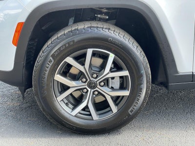 2027 Jeep Grand Cherokee GRAND CHEROKEE LAREDO X 4X2