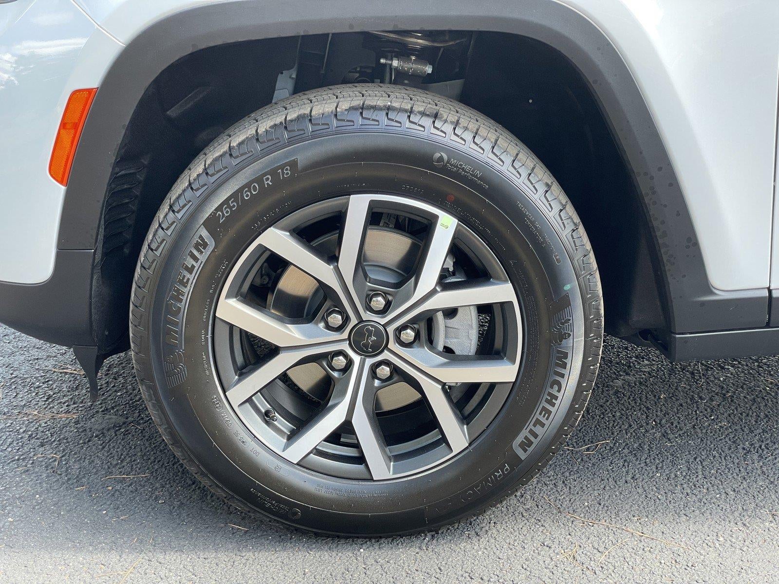 2027 Jeep Grand Cherokee GRAND CHEROKEE LAREDO X 4X2