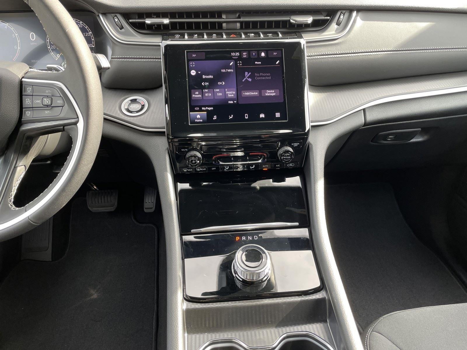 2025 Jeep Grand Cherokee GRAND CHEROKEE L LAREDO X 4X2