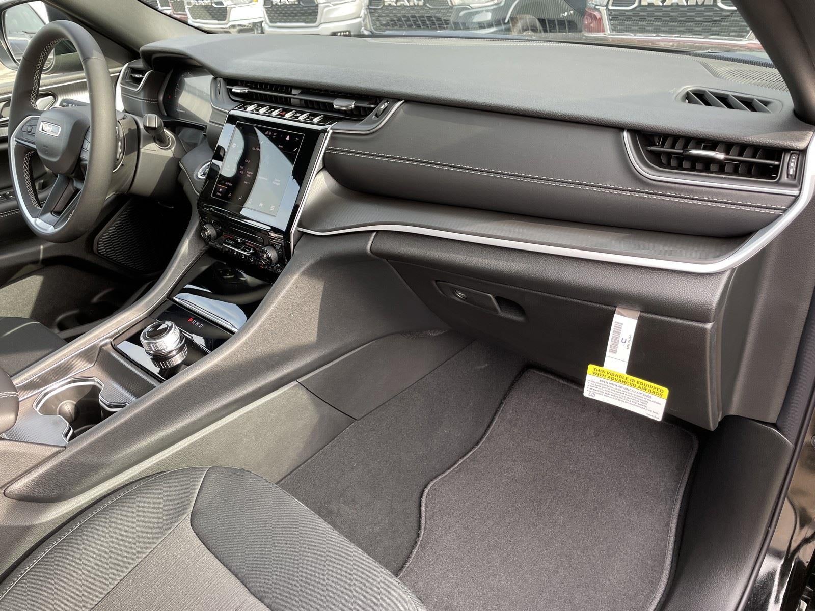 2025 Jeep Grand Cherokee GRAND CHEROKEE L LAREDO X 4X2