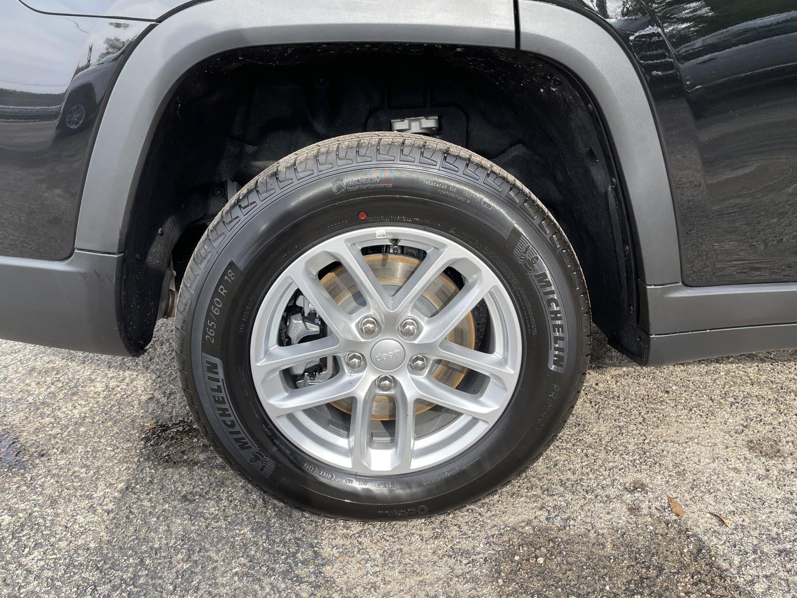 2025 Jeep Grand Cherokee GRAND CHEROKEE L LAREDO X 4X2