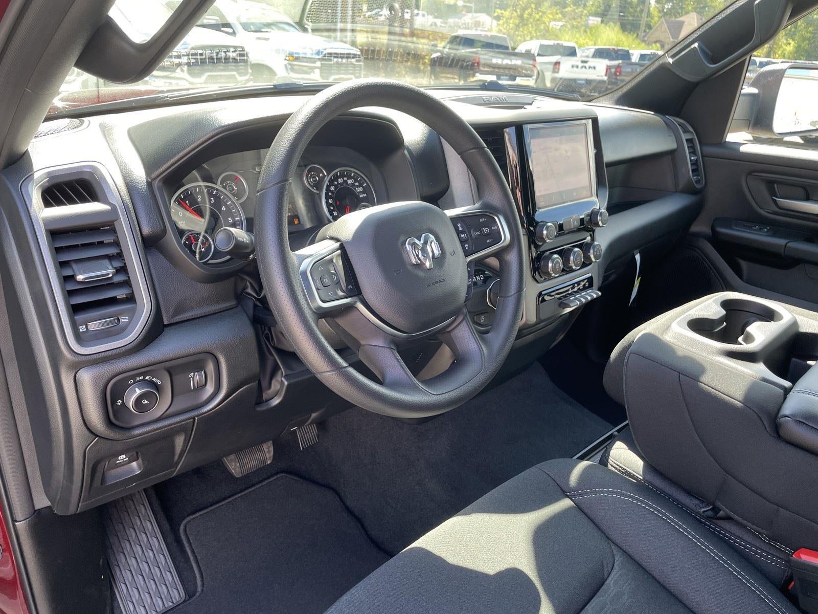 2025 RAM Ram 1500 RAM 1500 TRADESMAN CREW CAB 4X2 5'7' BOX