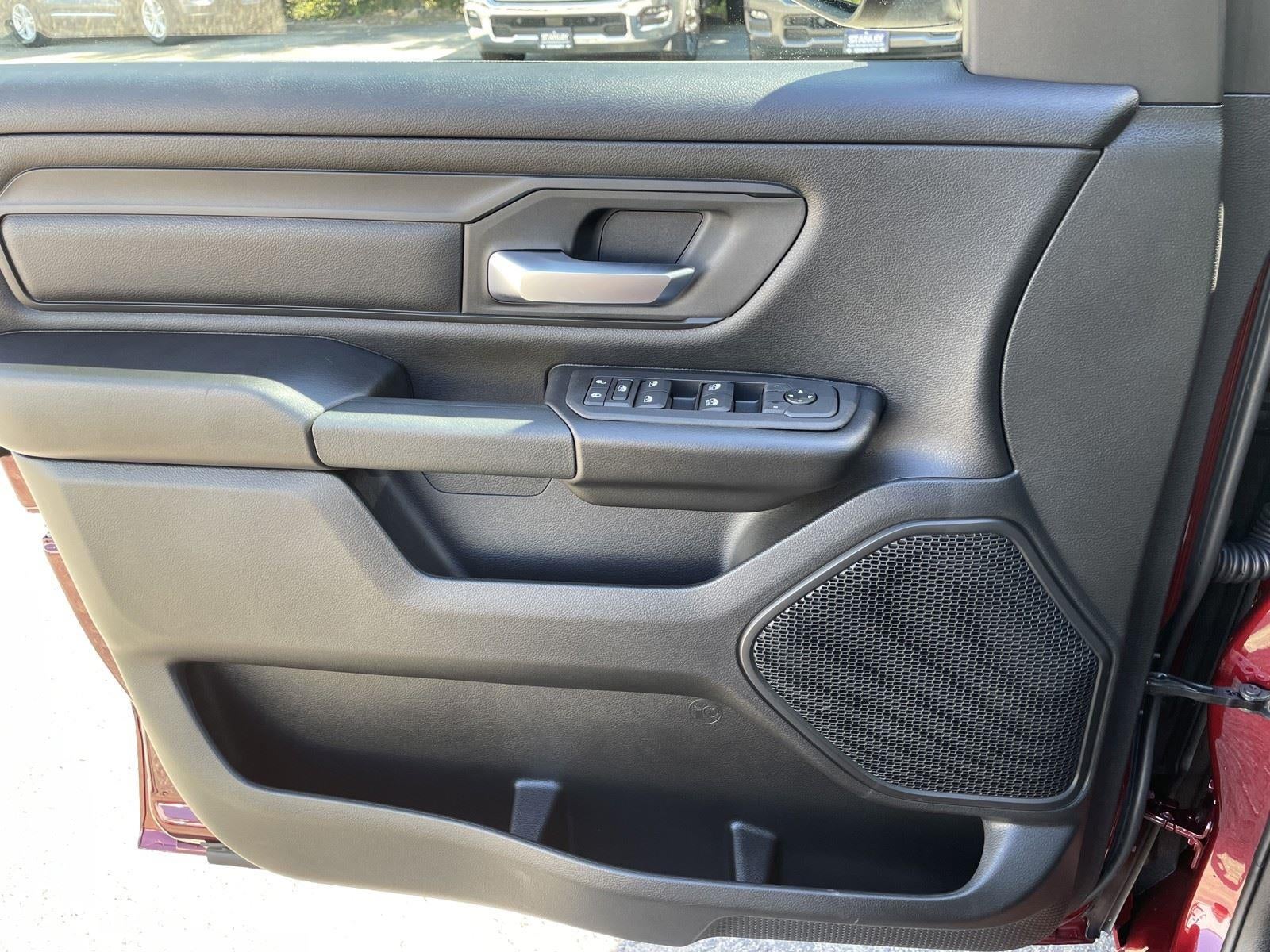 2025 RAM Ram 1500 RAM 1500 TRADESMAN CREW CAB 4X2 5'7' BOX