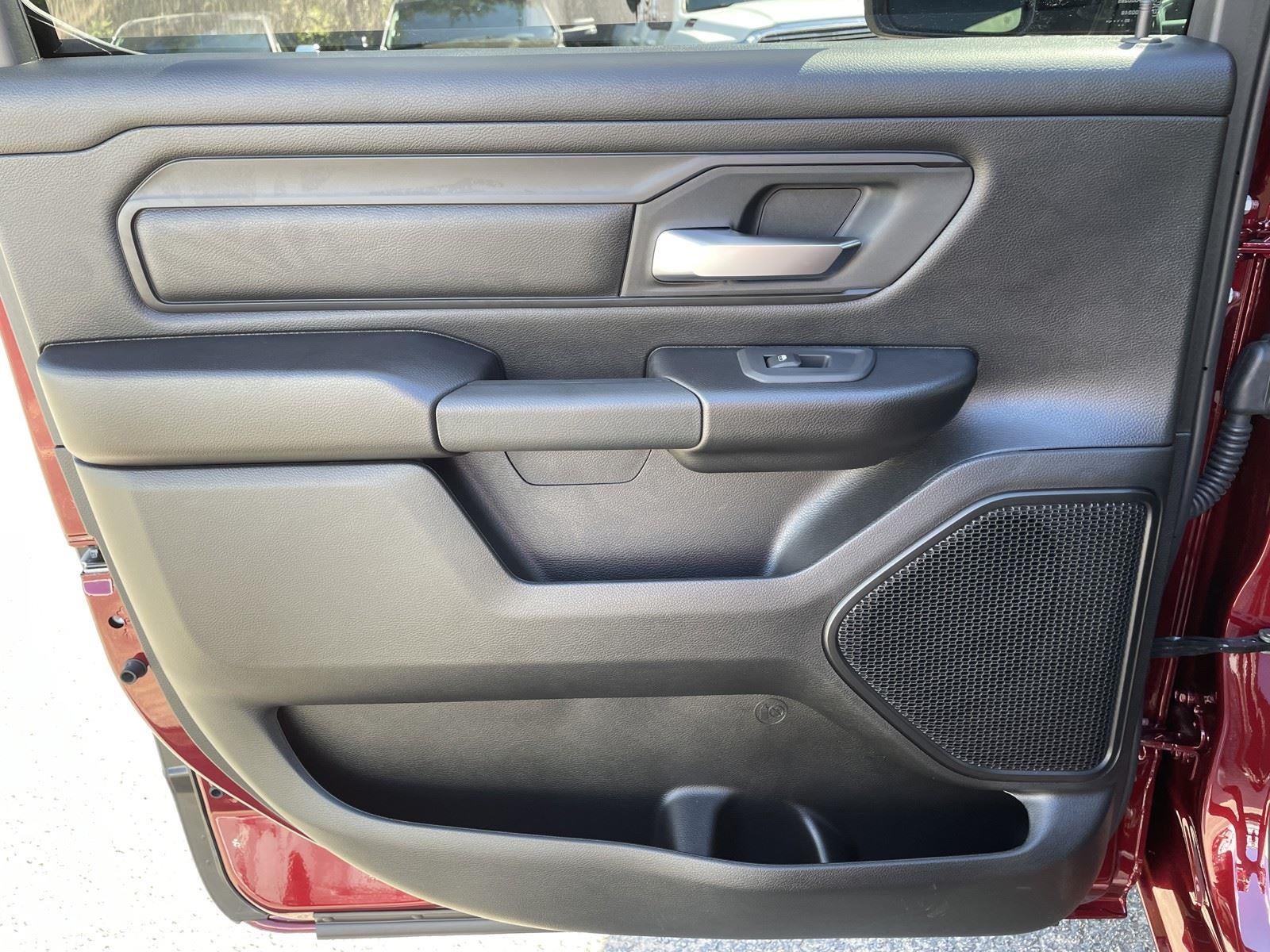 2025 RAM Ram 1500 RAM 1500 TRADESMAN CREW CAB 4X2 5'7' BOX