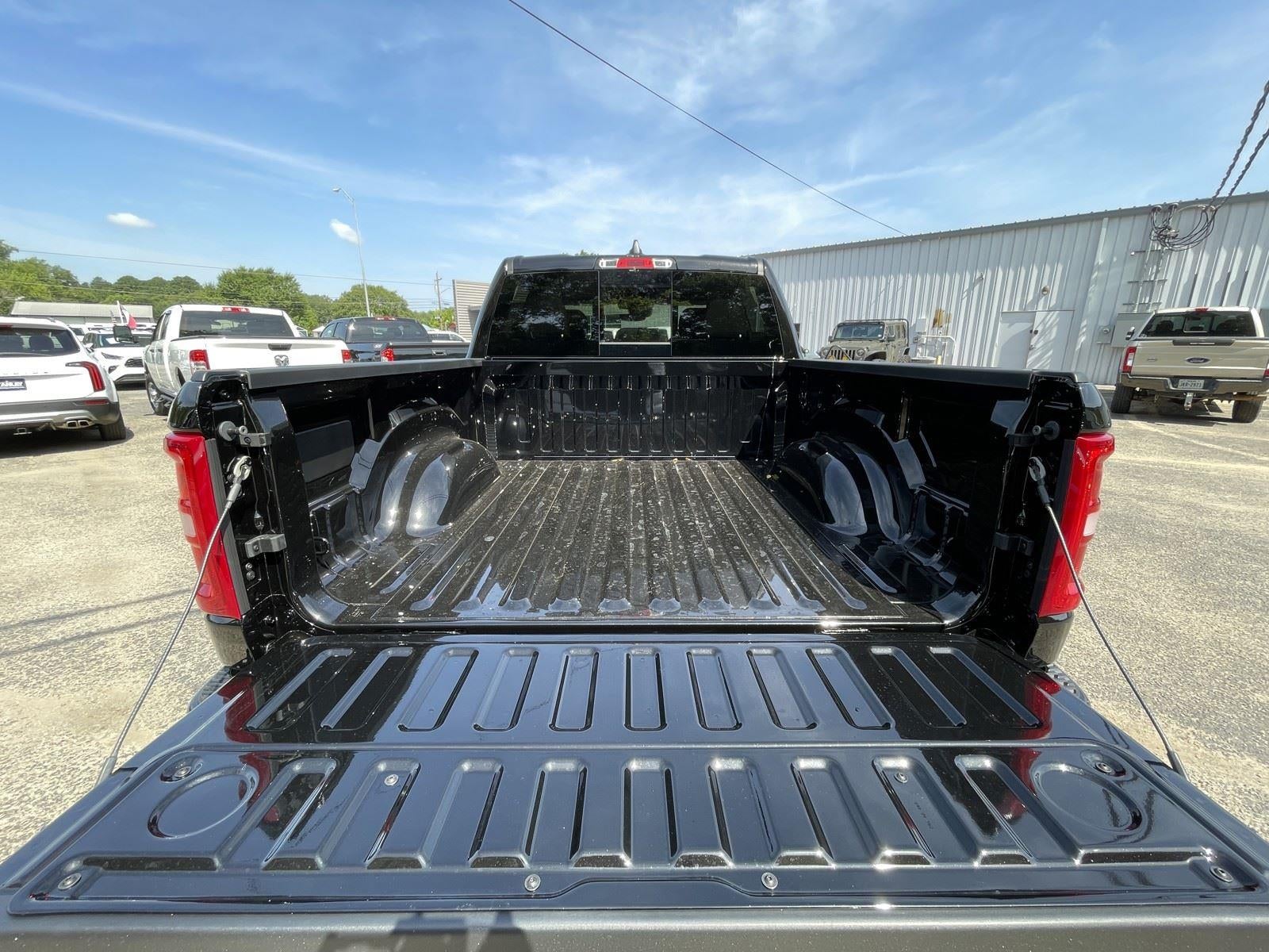 2025 RAM Ram 1500 RAM 1500 LONE STAR CREW CAB 4X4 5'7' BOX