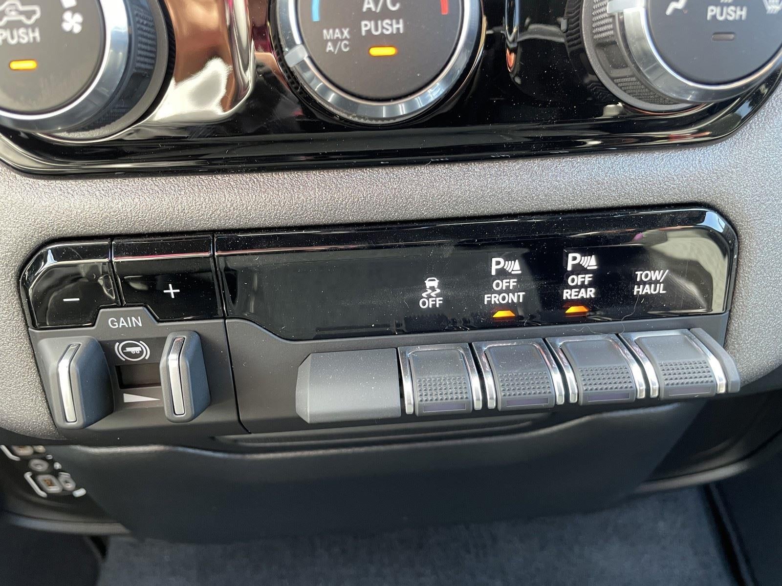 2026 RAM Ram 1500 RAM 1500 TRADESMAN CREW CAB 4X4 5'7' BOX