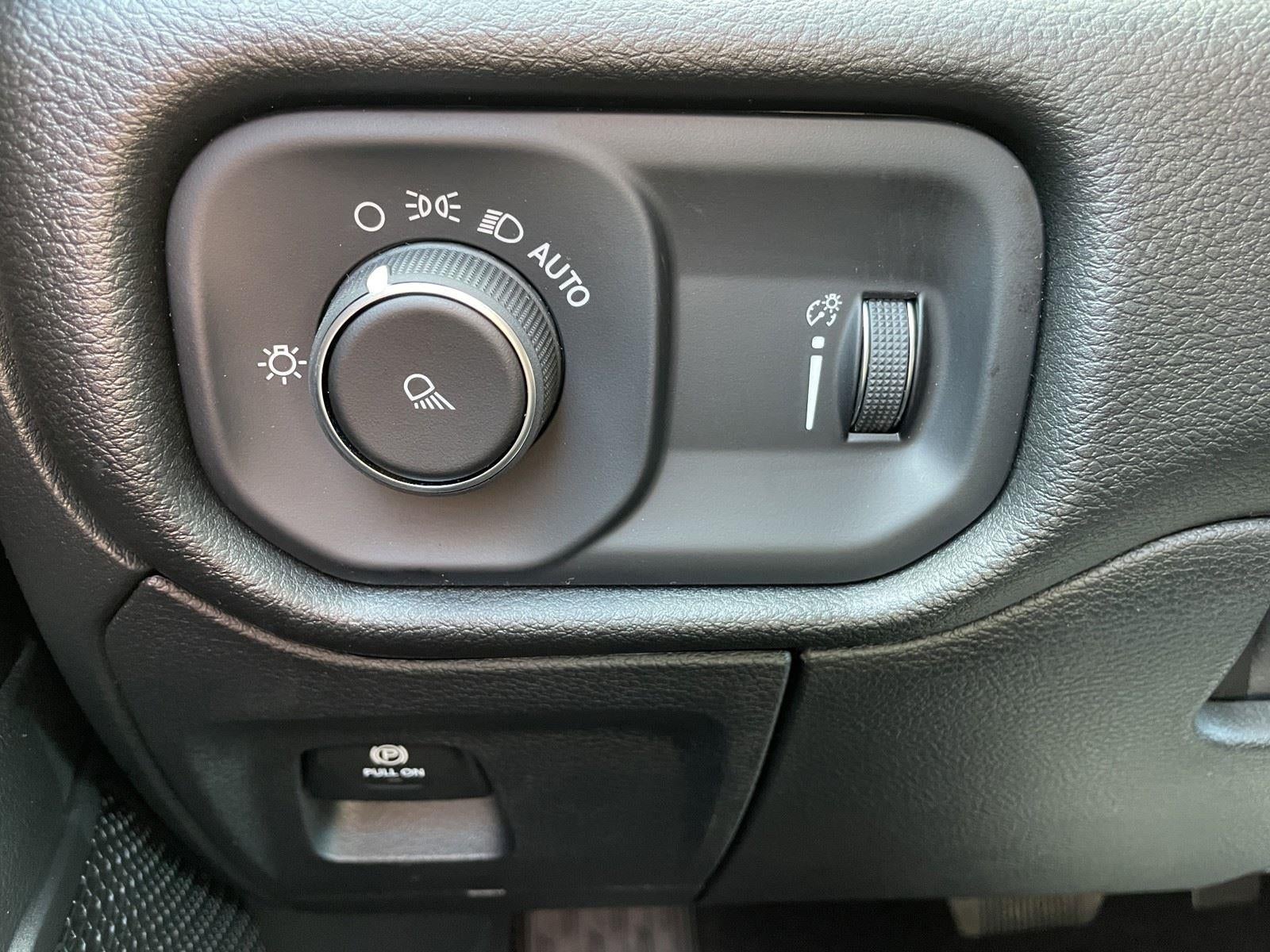 2026 RAM Ram 1500 RAM 1500 TRADESMAN CREW CAB 4X4 5'7' BOX