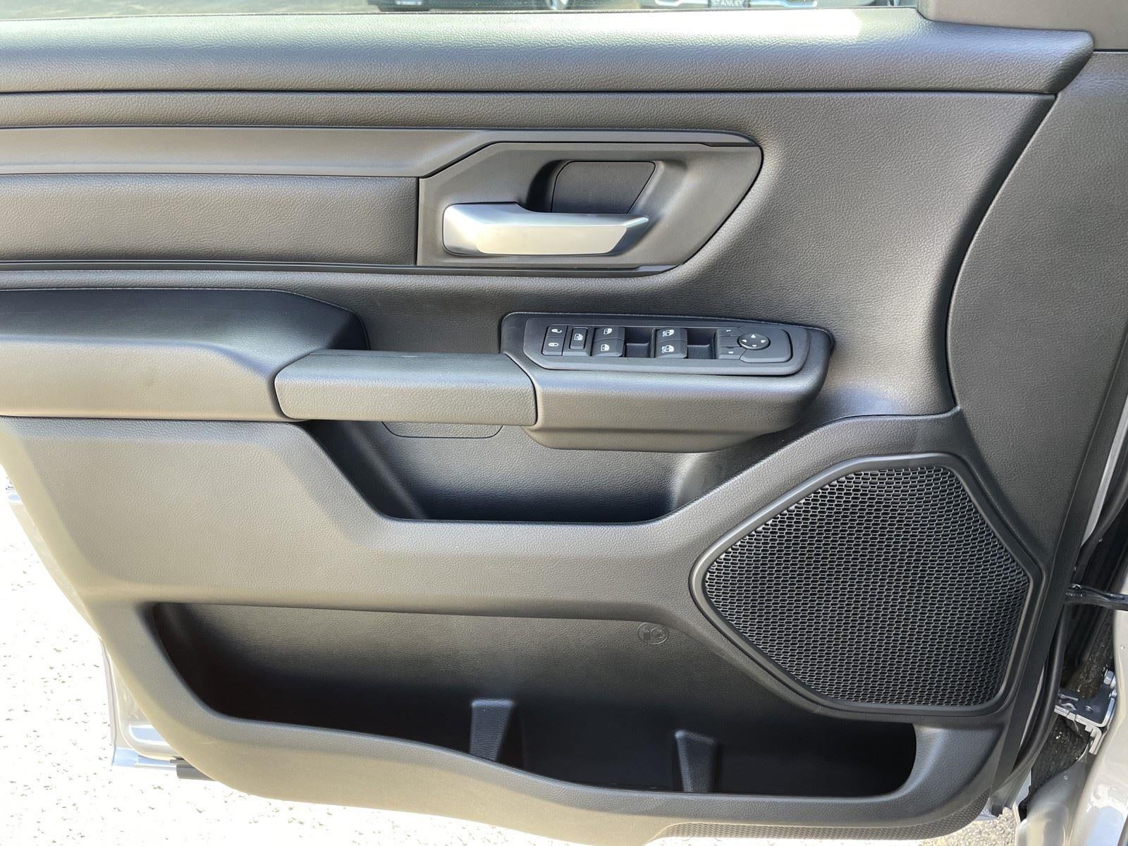 2026 RAM Ram 1500 RAM 1500 TRADESMAN CREW CAB 4X4 5'7' BOX