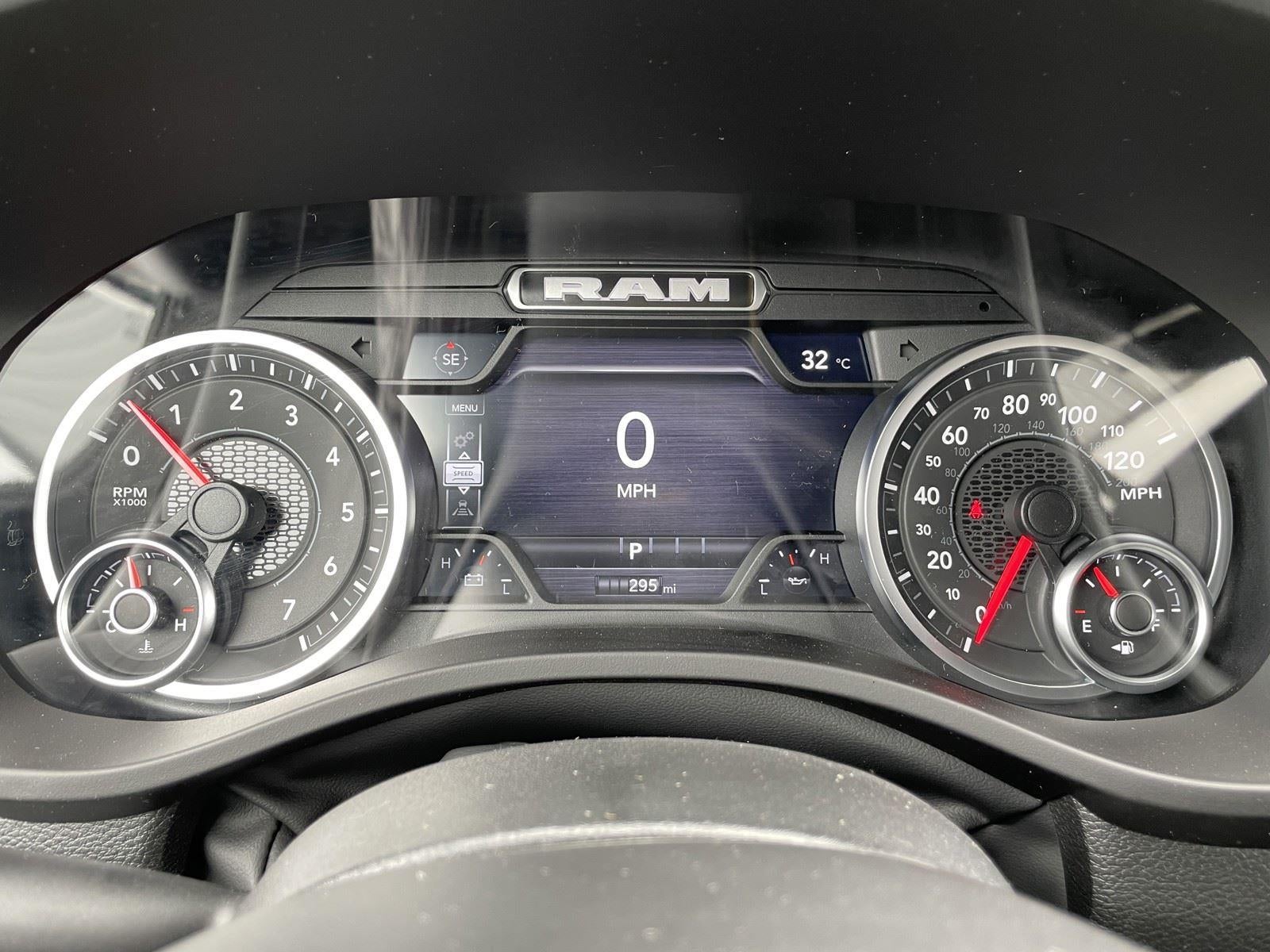 2026 RAM Ram 1500 RAM 1500 EXPRESS CREW CAB 4X4 5'7' BOX