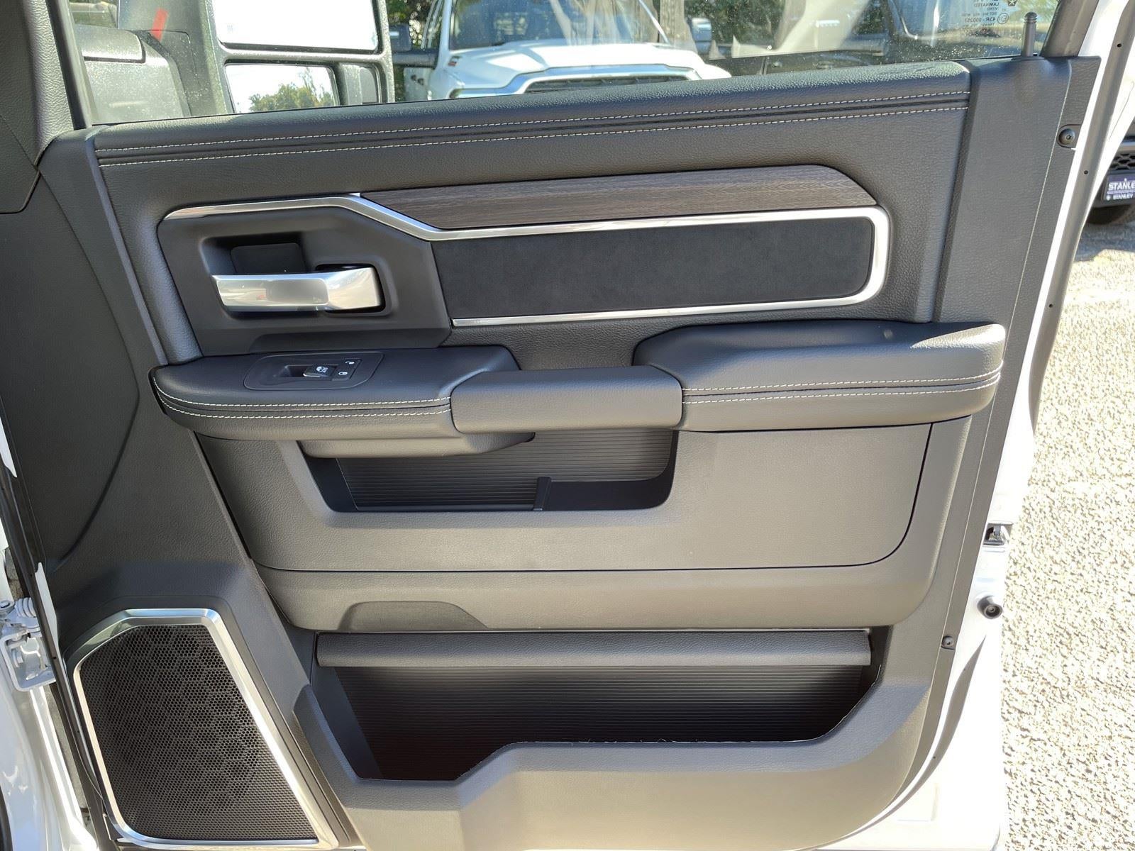 2026 RAM Ram 3500 RAM 3500 LARAMIE CREW CAB 4X4 8' BOX