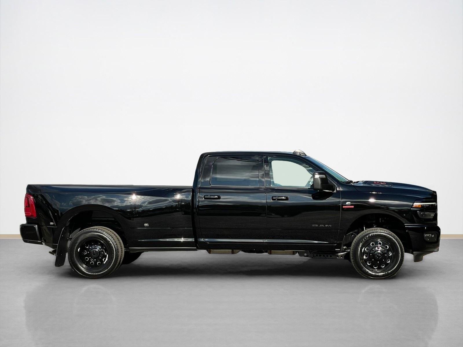 2026 RAM Ram 3500 RAM 3500 LARAMIE CREW CAB 4X4 8' BOX