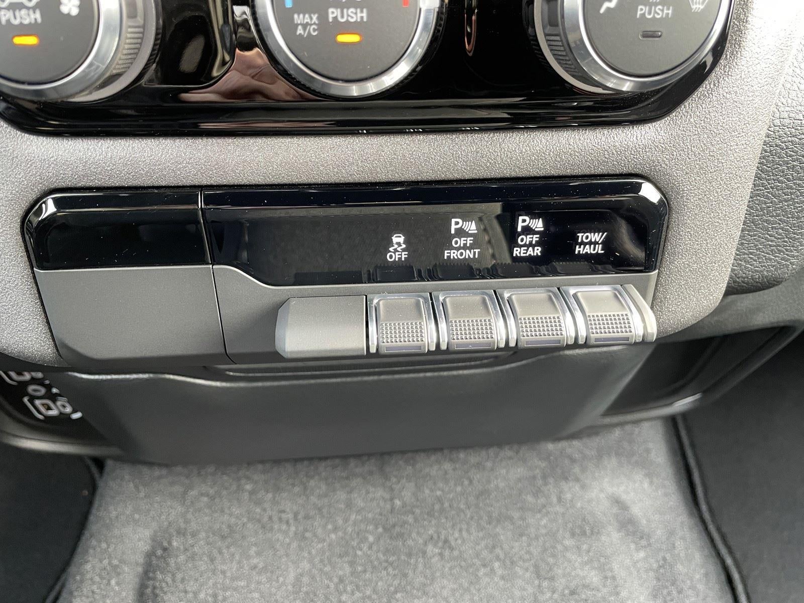 2025 RAM Ram 1500 RAM 1500 TRADESMAN CREW CAB 4X2 5'7' BOX