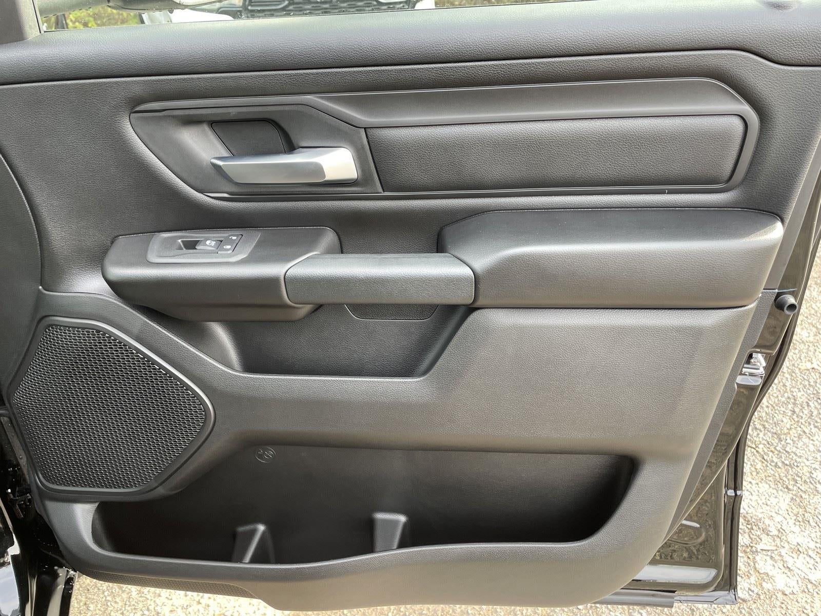 2025 RAM Ram 1500 RAM 1500 TRADESMAN CREW CAB 4X2 5'7' BOX