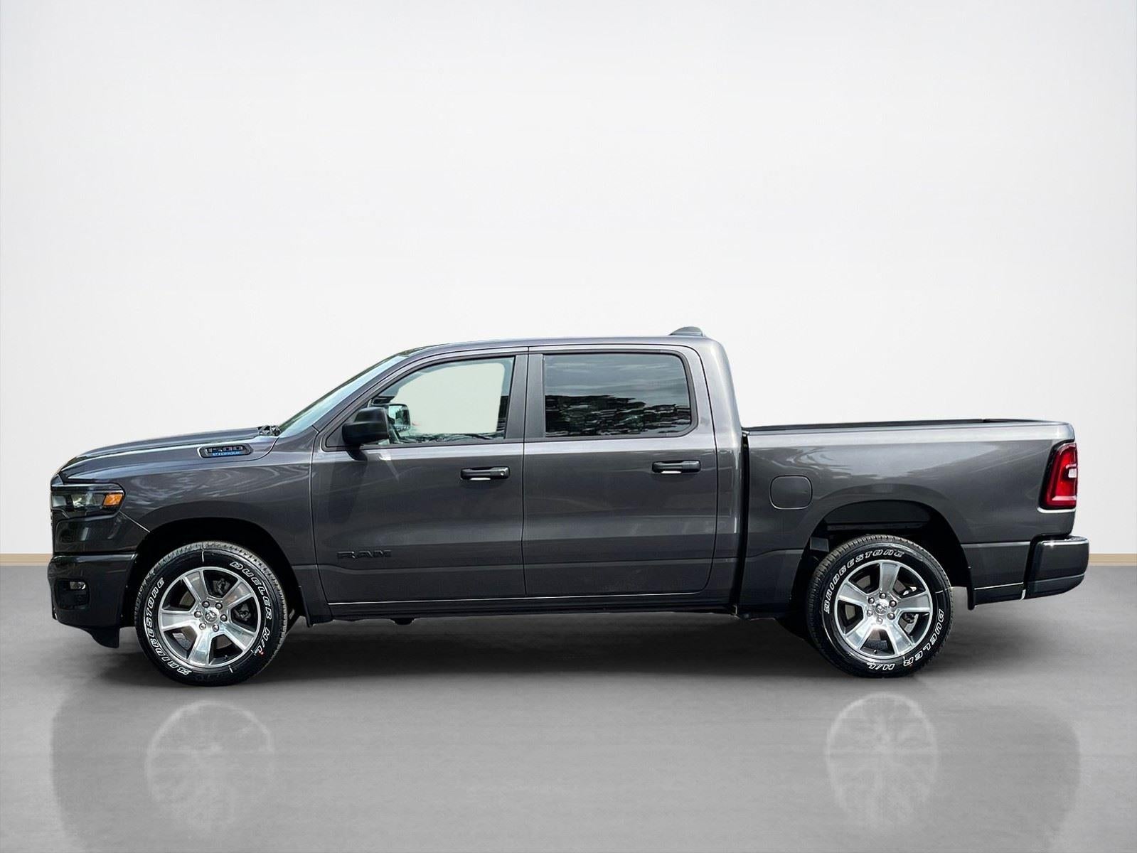 2026 RAM Ram 1500 RAM 1500 EXPRESS CREW CAB 4X2 5'7' BOX