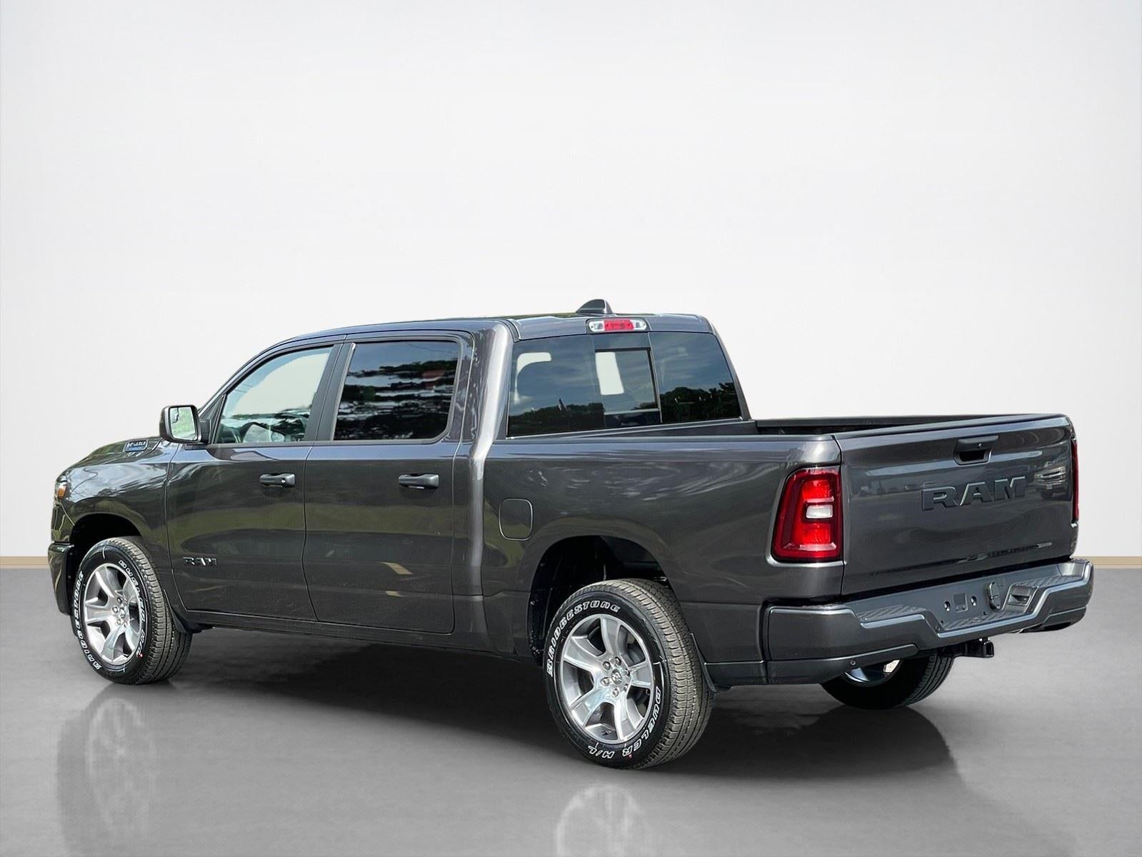 2026 RAM Ram 1500 RAM 1500 EXPRESS CREW CAB 4X2 5'7' BOX