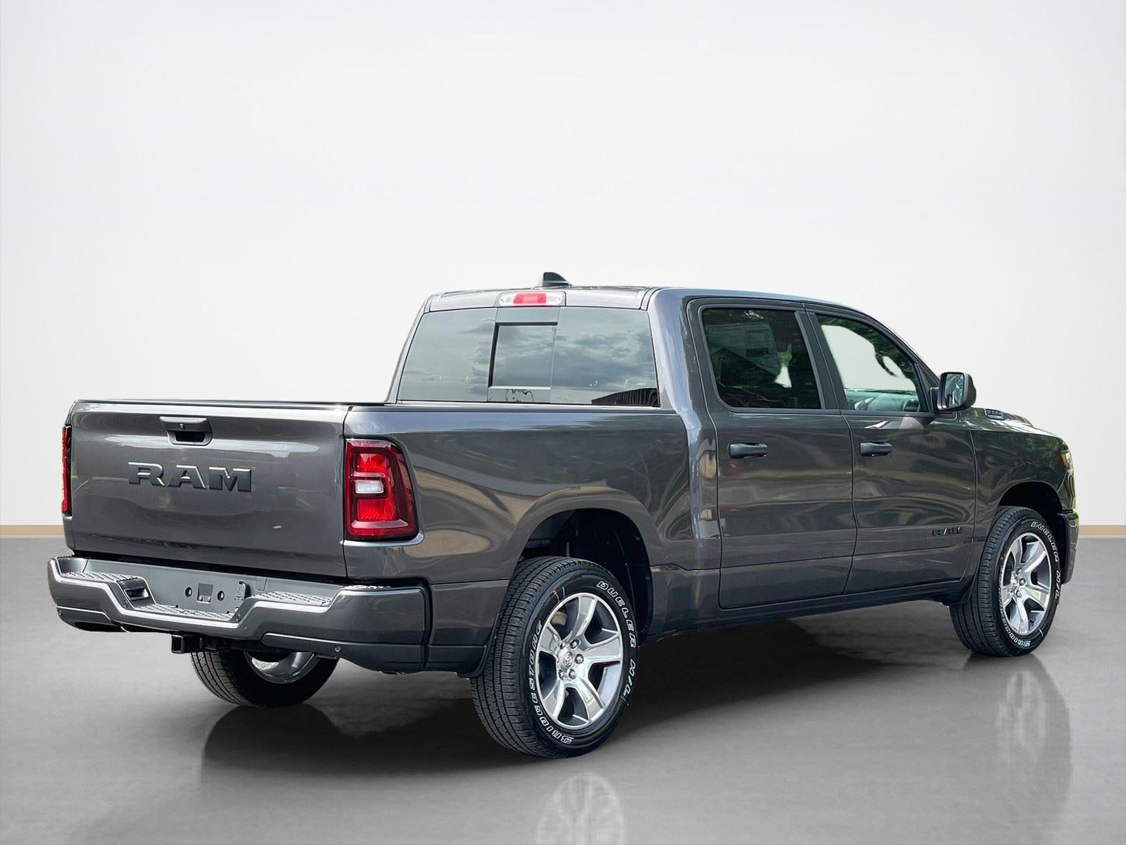 2026 RAM Ram 1500 RAM 1500 EXPRESS CREW CAB 4X2 5'7' BOX