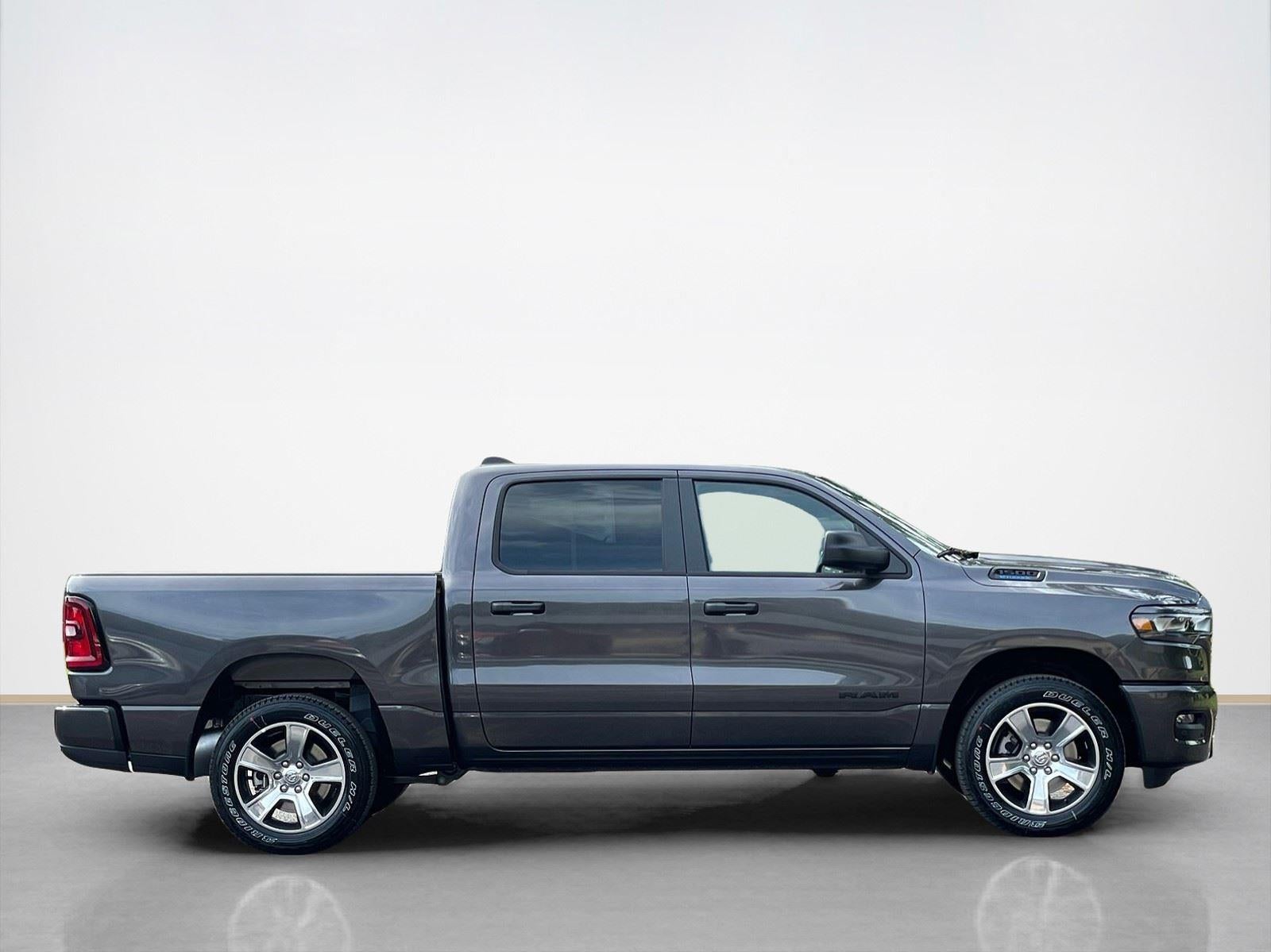 2026 RAM Ram 1500 RAM 1500 EXPRESS CREW CAB 4X2 5'7' BOX