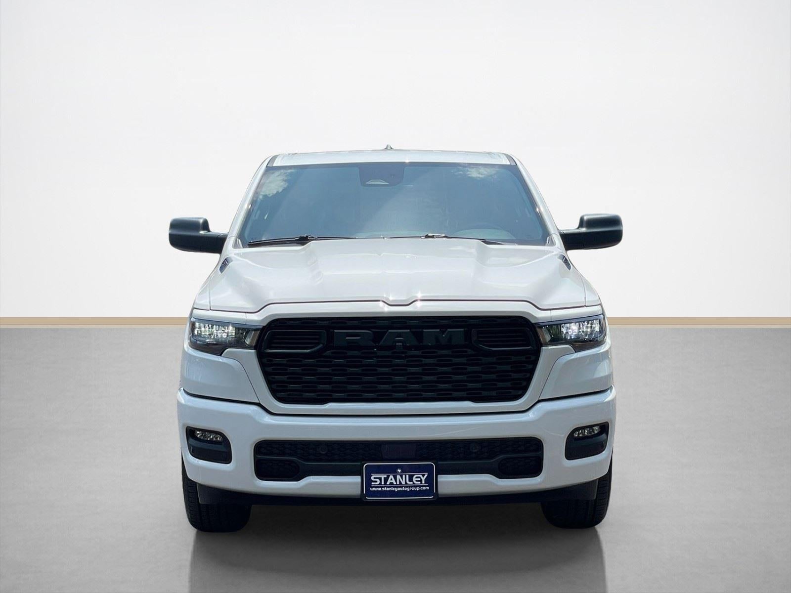 2026 RAM Ram 1500 RAM 1500 EXPRESS CREW CAB 4X2 5'7' BOX
