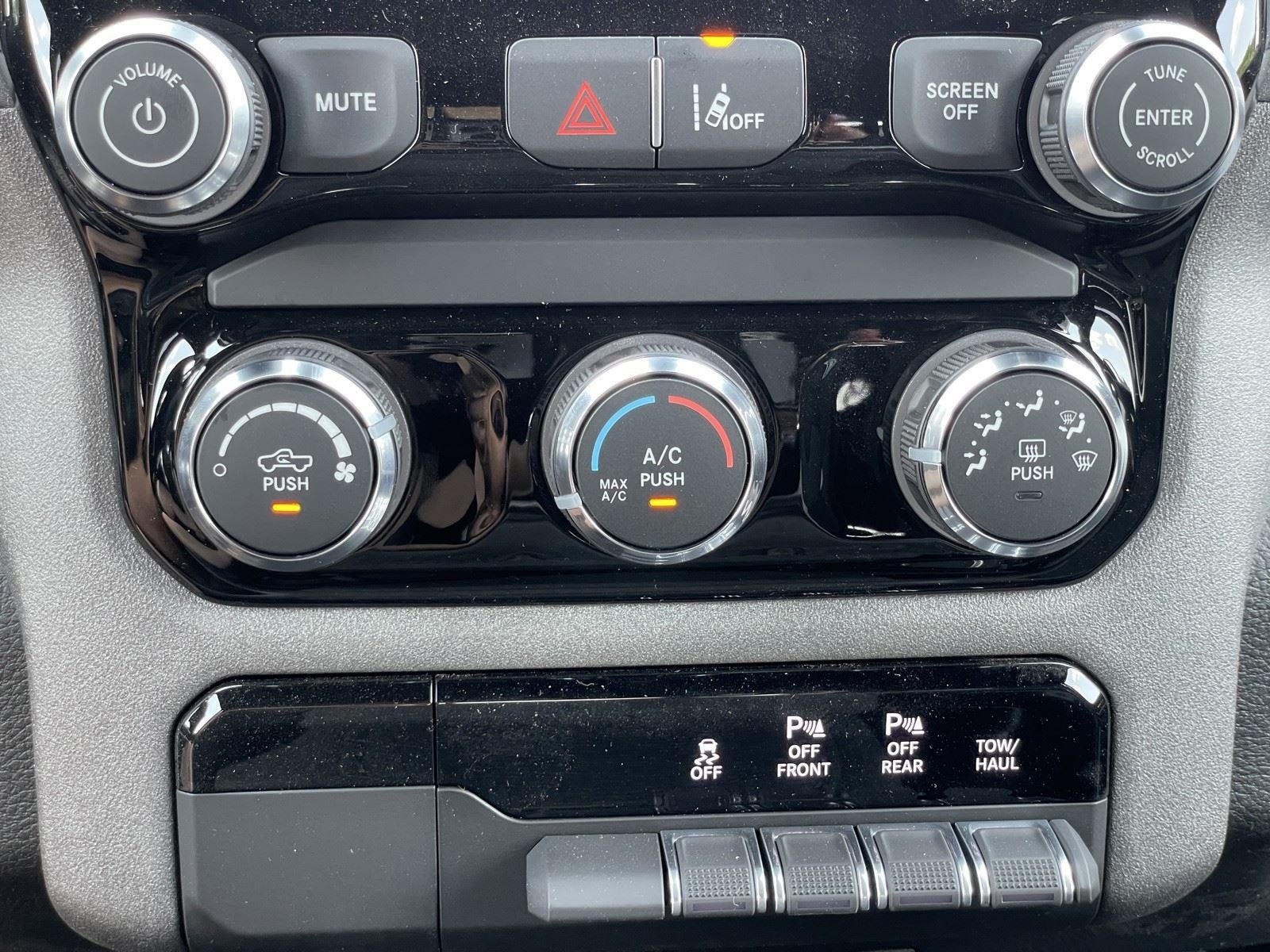 2026 RAM Ram 1500 RAM 1500 EXPRESS CREW CAB 4X2 5'7' BOX
