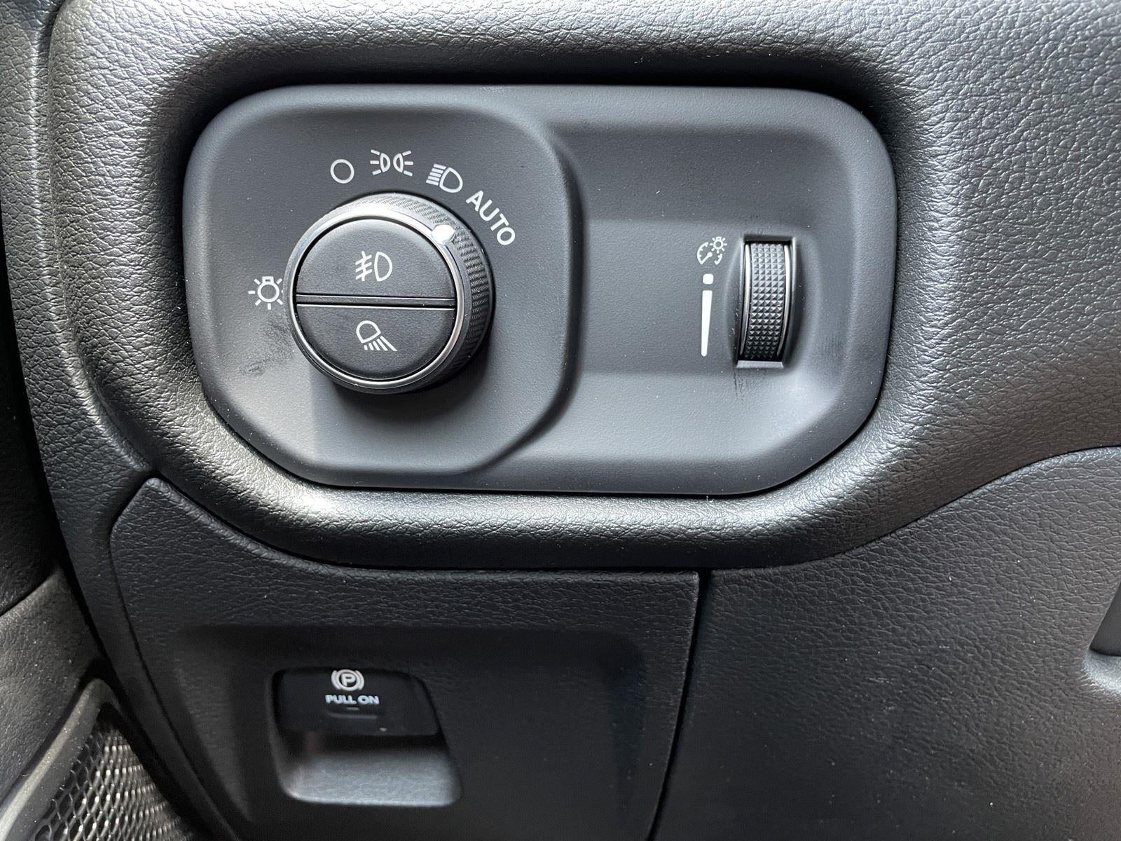 2026 RAM Ram 1500 RAM 1500 EXPRESS CREW CAB 4X2 5'7' BOX