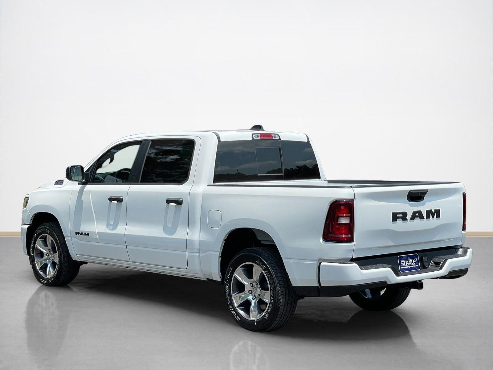 2026 RAM Ram 1500 RAM 1500 EXPRESS CREW CAB 4X2 5'7' BOX
