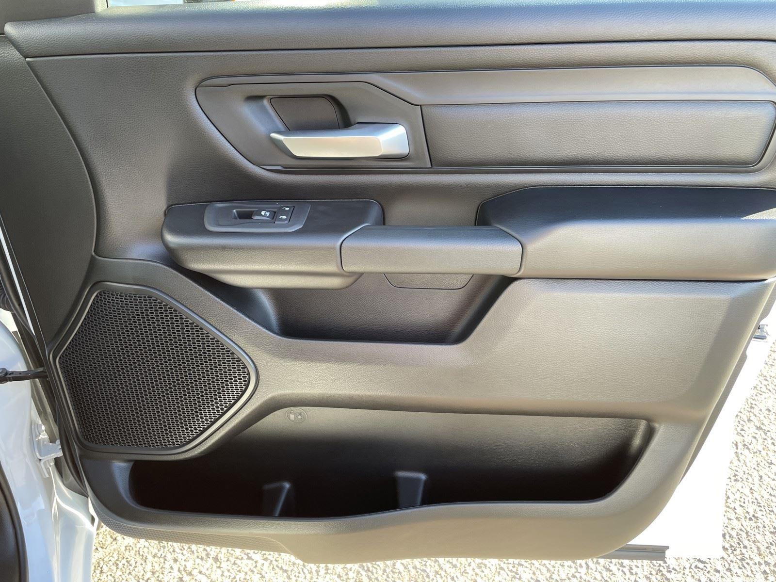 2025 RAM Ram 1500 RAM 1500 TRADESMAN CREW CAB 4X2 5'7' BOX