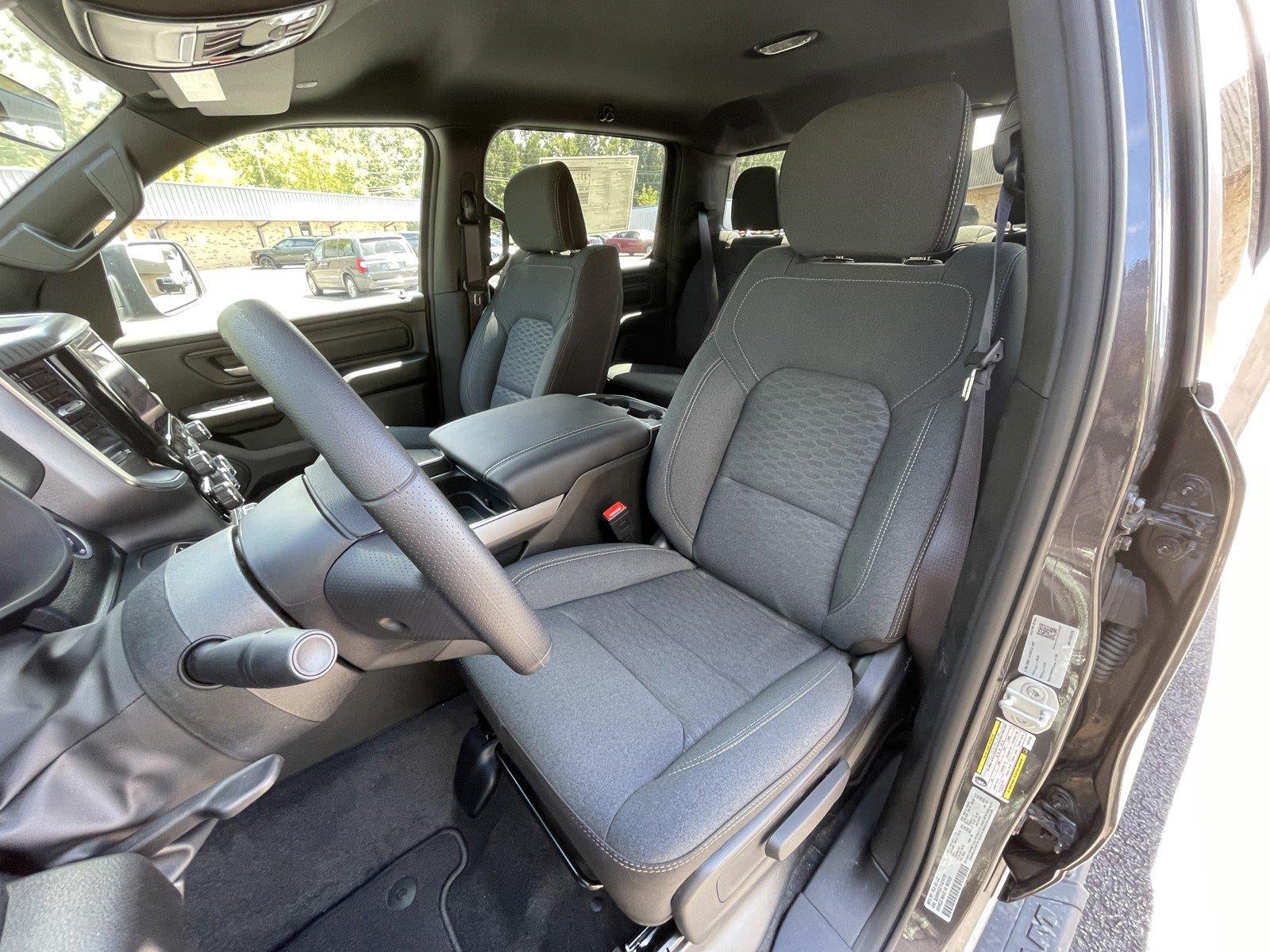 2026 RAM 1500 RAM 1500 EXPRESS CREW CAB 4X4 5'7' BOX