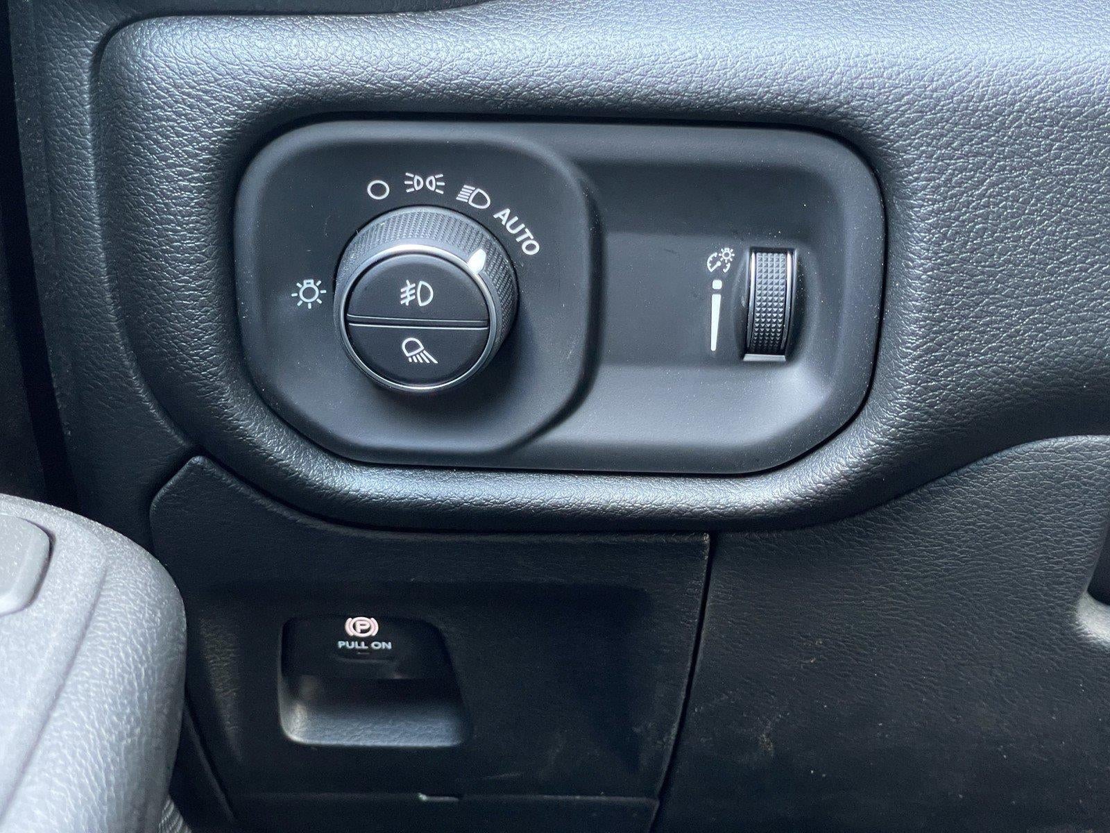 2026 RAM 1500 RAM 1500 EXPRESS CREW CAB 4X4 5'7' BOX