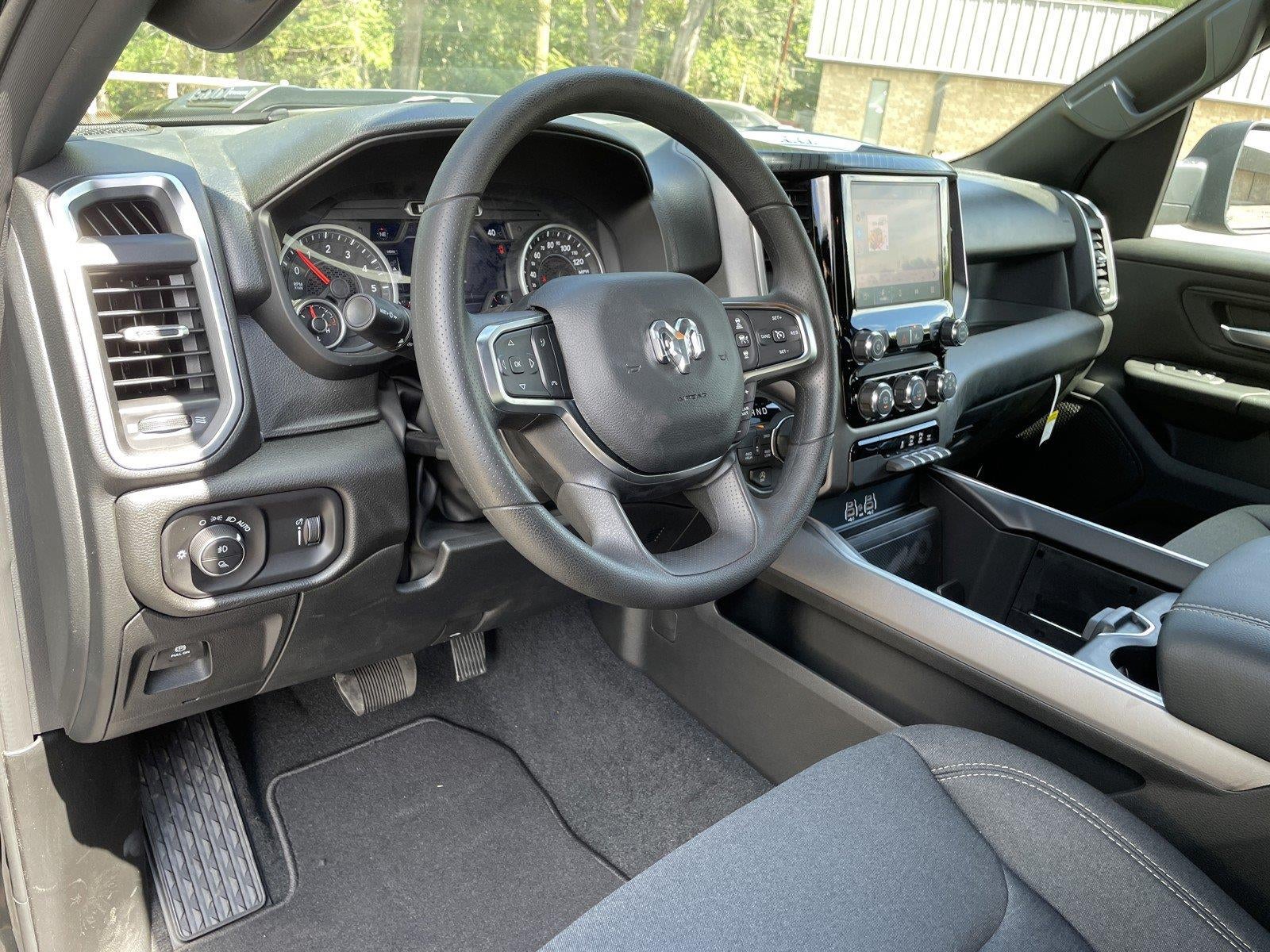 2026 RAM 1500 RAM 1500 EXPRESS CREW CAB 4X4 5'7' BOX