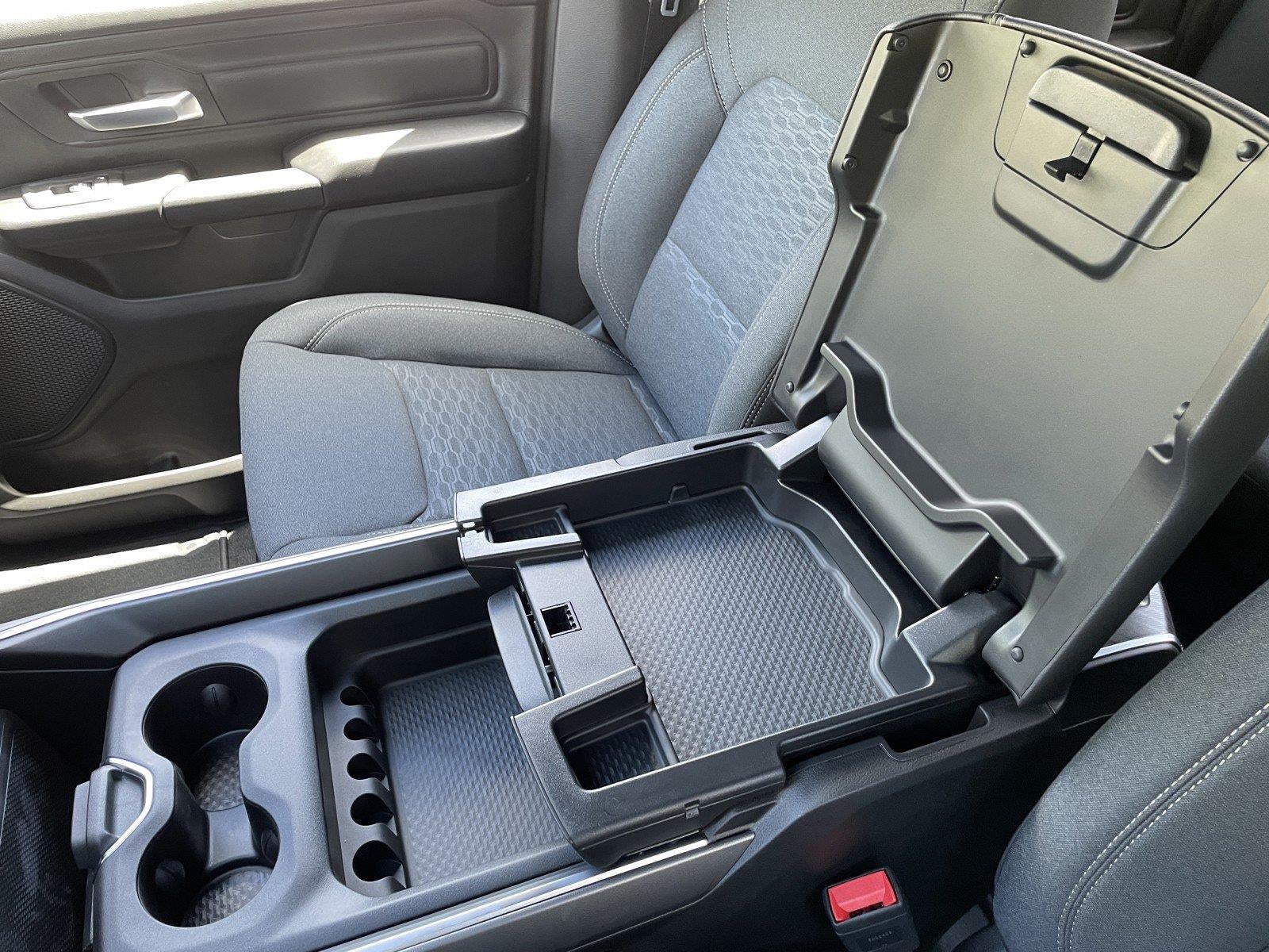 2026 RAM 1500 RAM 1500 EXPRESS CREW CAB 4X4 5'7' BOX