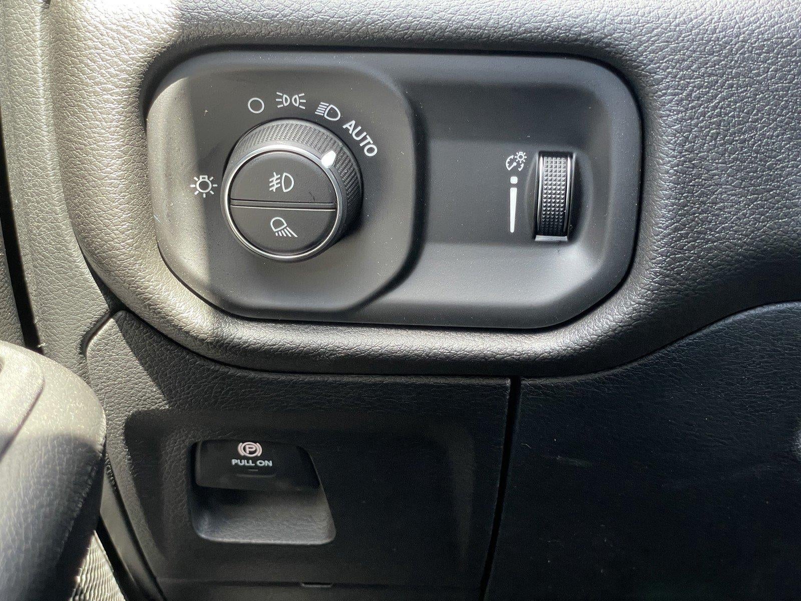 2026 RAM 1500 RAM 1500 EXPRESS CREW CAB 4X4 5'7' BOX