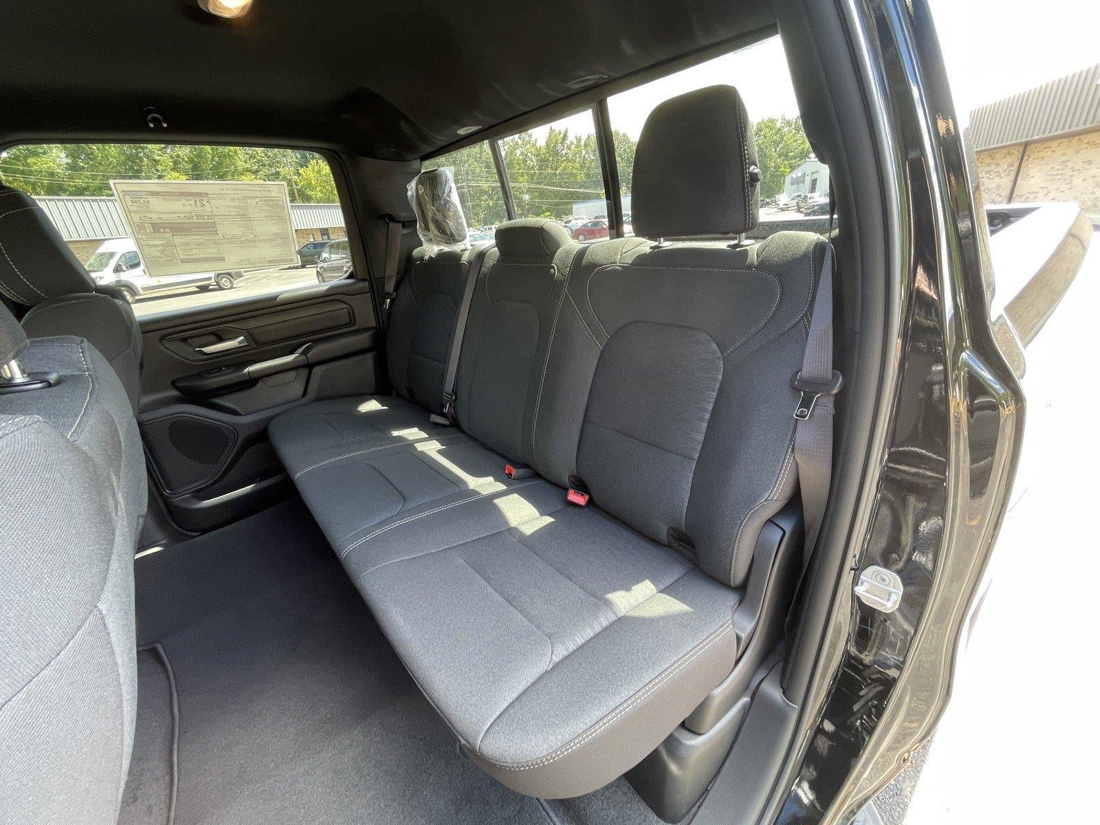 2026 RAM 1500 RAM 1500 EXPRESS CREW CAB 4X4 5'7' BOX
