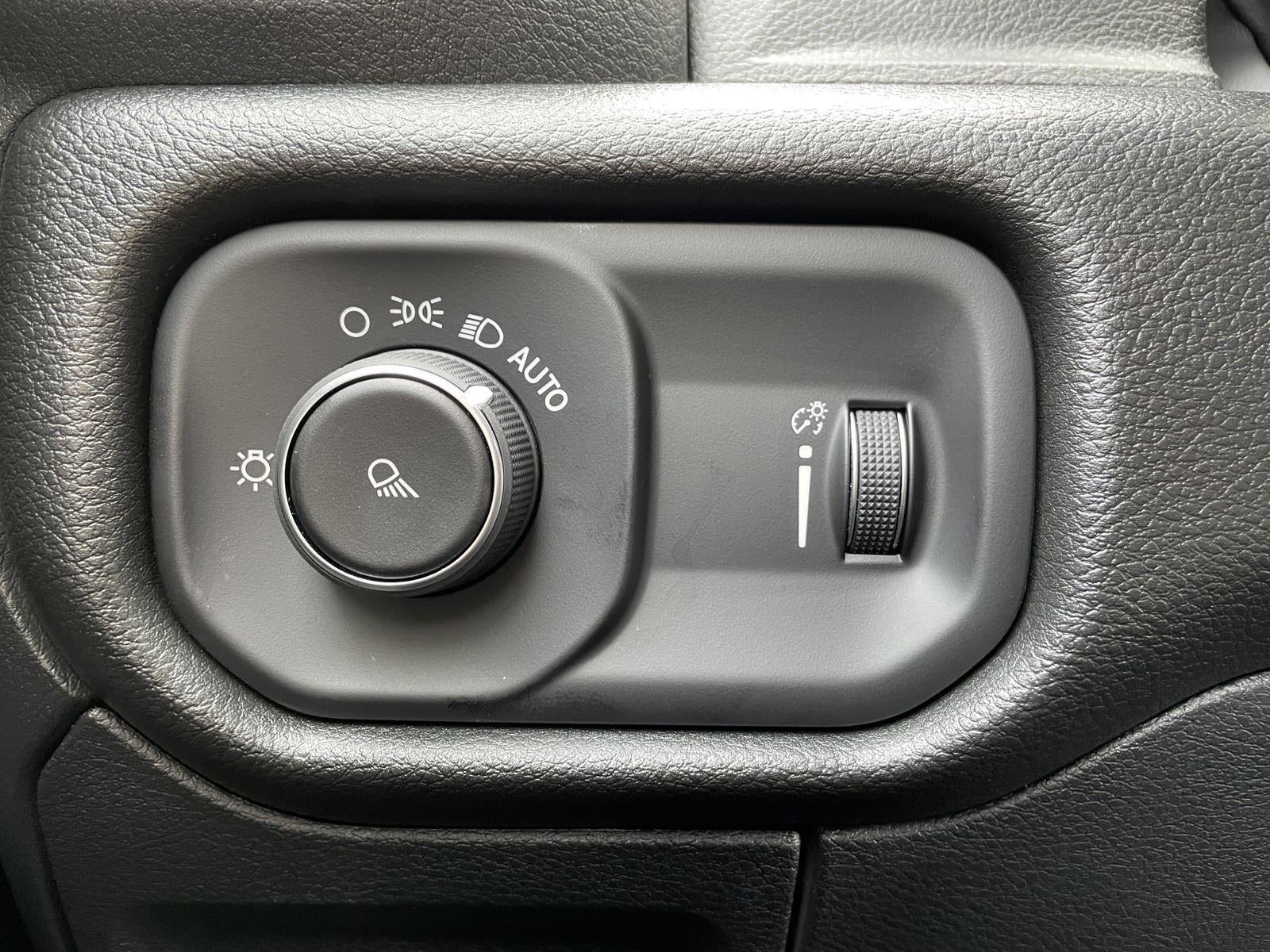 2026 RAM Ram 1500 RAM 1500 TRADESMAN CREW CAB 4X4 5'7' BOX