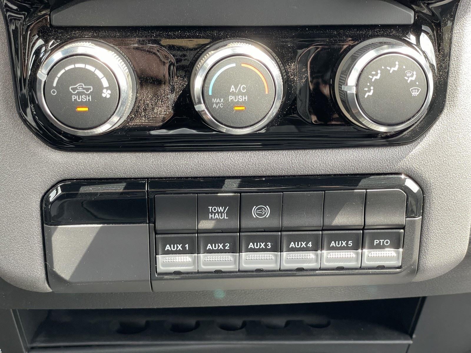 2026 RAM Ram 3500 Chassis Cab RAM 3500 TRADESMAN CREW CAB CHASSIS 4X4 60' CA