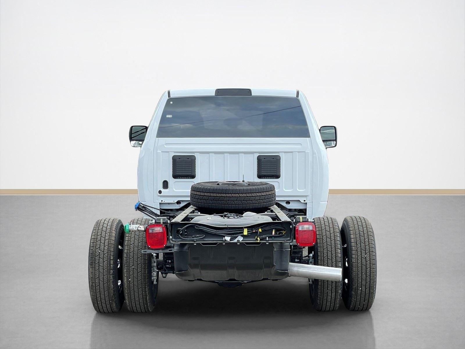 2026 RAM Ram 3500 Chassis Cab RAM 3500 TRADESMAN CREW CAB CHASSIS 4X4 60' CA