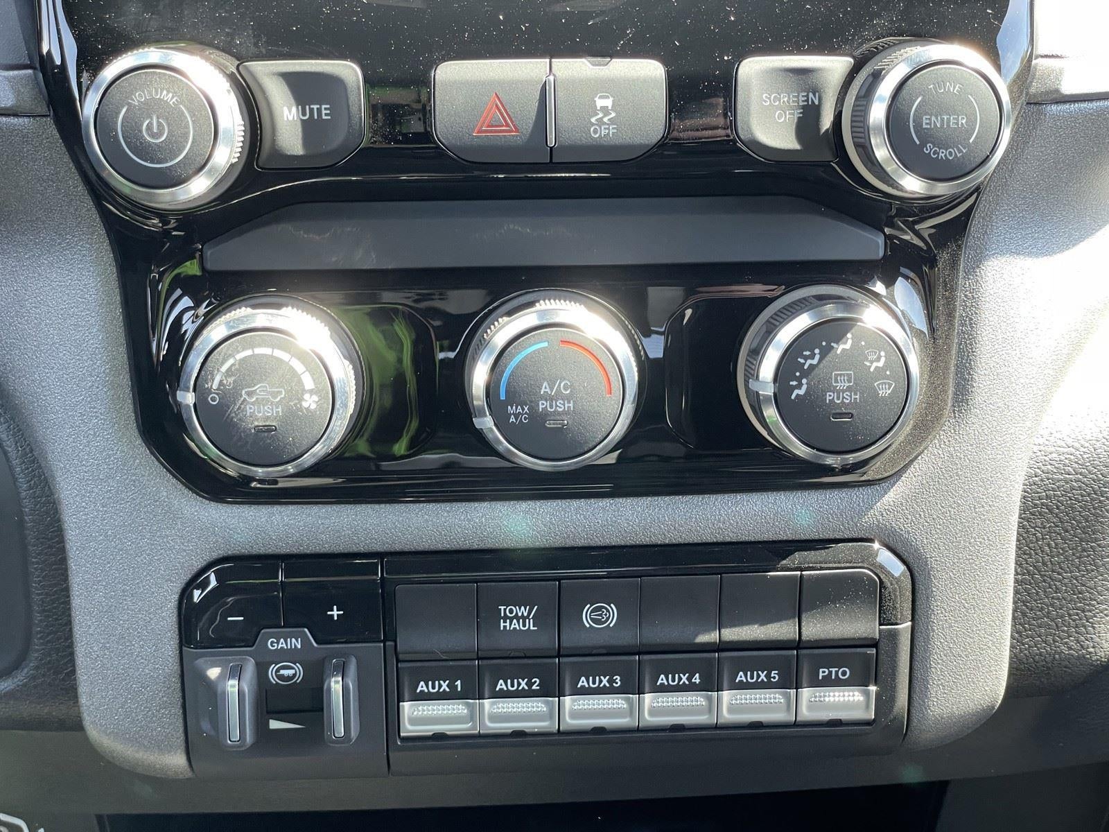 2026 RAM Ram 3500 Chassis Cab RAM 3500 TRADESMAN CREW CAB CHASSIS 4X4 60' CA