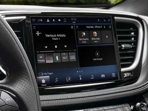 2023 Chrysler Pacifica view of touchscreen display